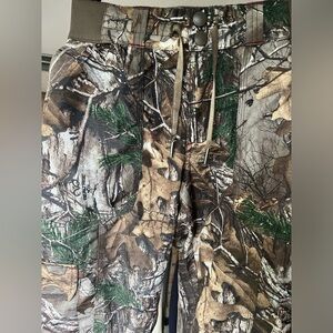 Woman’s Field and Stream light weight scent blocker hunting pants